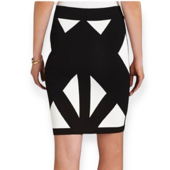 John & Jenn Stretch Knit Skirt Size S/P - Picture 4 of 9